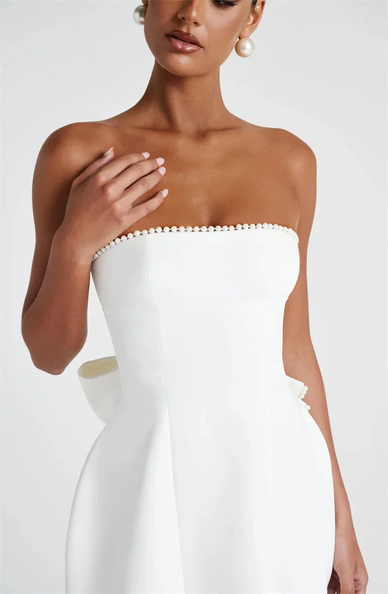 Veyra | Trägerloses, elegantes Minikleid mit Perlen 