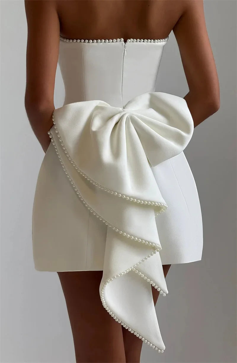 Veyra | Trägerloses, elegantes Minikleid mit Perlen 